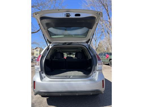 2017 Toyota Prius v Five