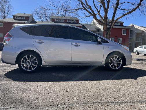 2017 Toyota Prius v Five