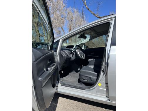 2017 Toyota Prius v Five