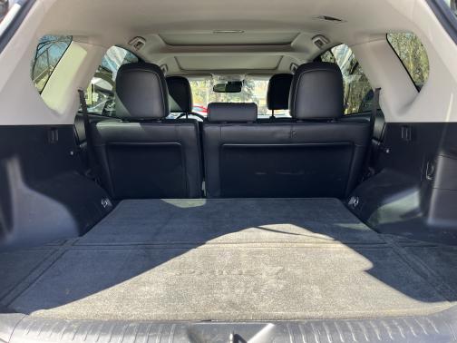 2017 Toyota Prius v Five