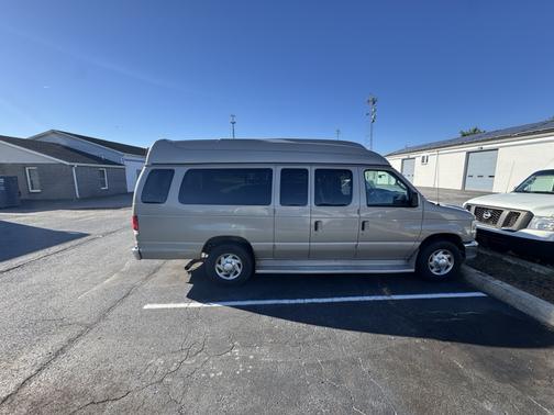 2010 Ford E350 Super Duty XL