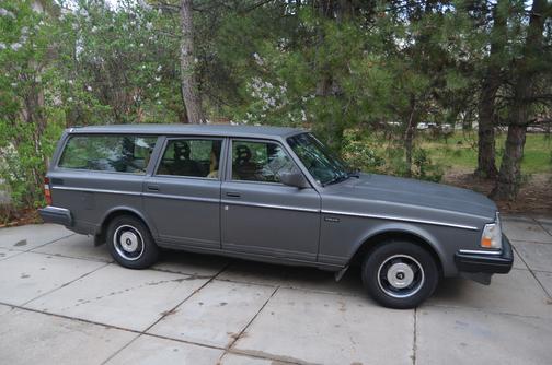 Gray 1993 Volvo 240 Base