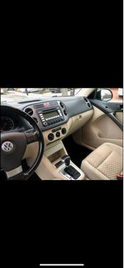 Photo 3 of 3 of 2009 Volkswagen Tiguan S