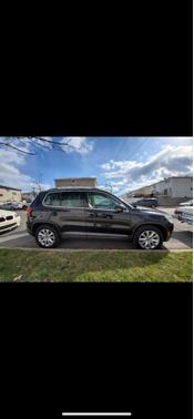 Photo 1 of 3 of 2009 Volkswagen Tiguan S