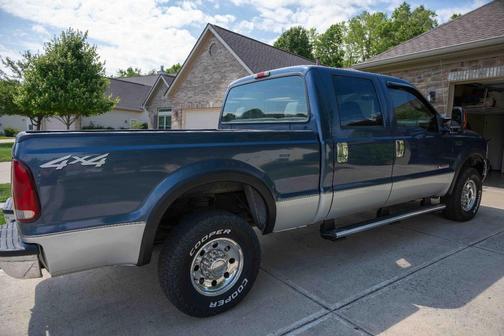 Blue 2004 Ford F-250 XLT