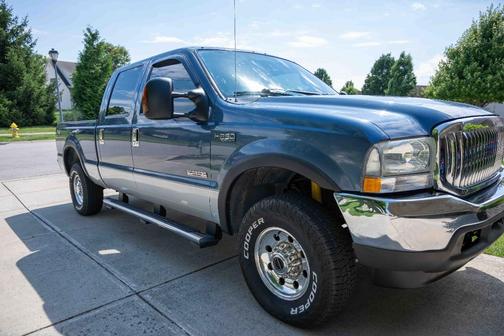 Blue 2004 Ford F-250 XLT