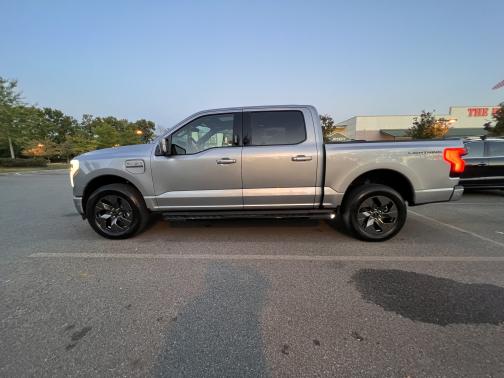 2022 Ford F-150 Lightning LARIAT