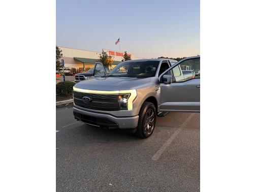 2022 Ford F-150 Lightning LARIAT