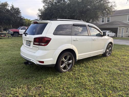 White 2015 Dodge Journey Crossroad