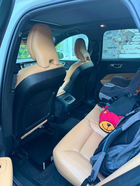 White 2019 Volvo XC60 T5 Momentum