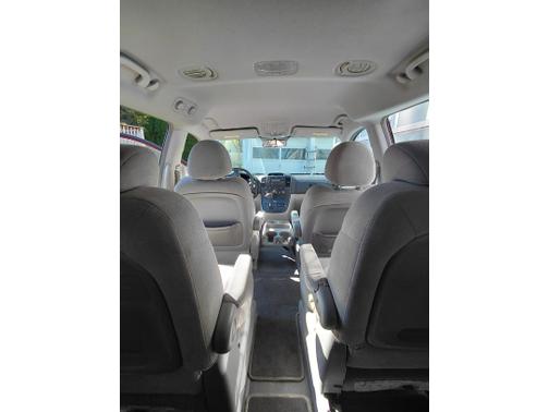 2007 Hyundai Entourage GLS