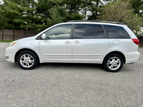 2004 Toyota Sienna XLE