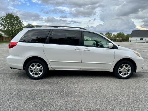 2004 Toyota Sienna XLE
