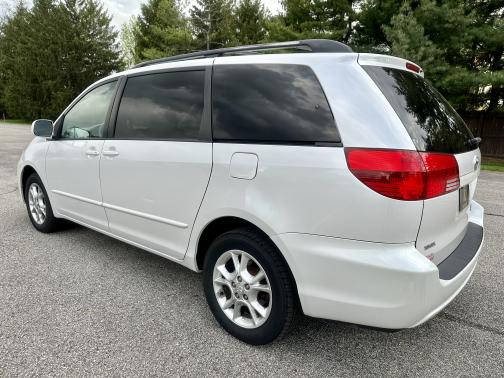 2004 Toyota Sienna XLE