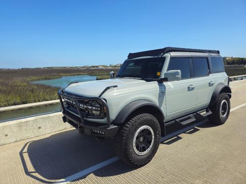 Gray 2024 Ford Bronco Outer Banks