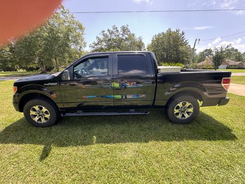 Black 2011 Ford F-150 XLT