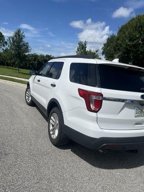 White 2017 Ford Explorer Base