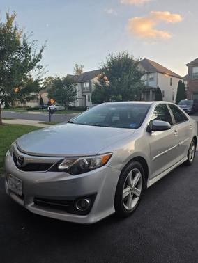 Silver 2013 Toyota Camry SE
