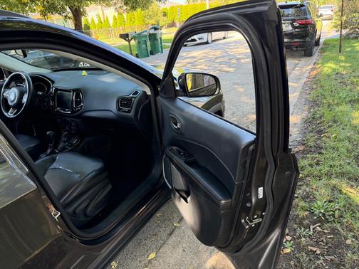 Black 2018 Jeep Compass Limited