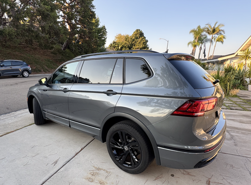 2024 Volkswagen Tiguan 2.0T SE R-Line Black