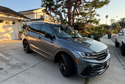 2024 Volkswagen Tiguan 2.0T SE R-Line Black