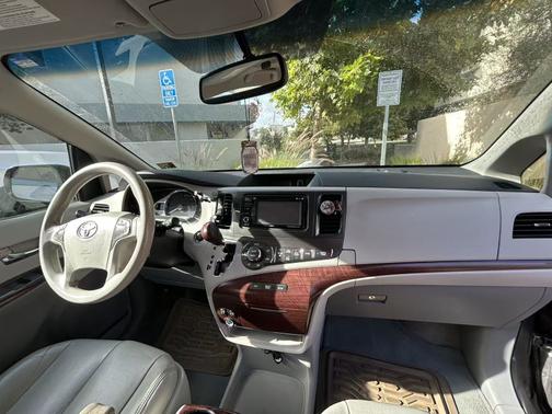 2013 Toyota Sienna XLE