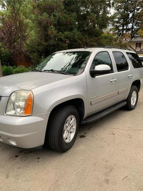 Silver 2013 GMC Yukon SLE