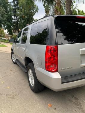 Silver 2013 GMC Yukon SLE