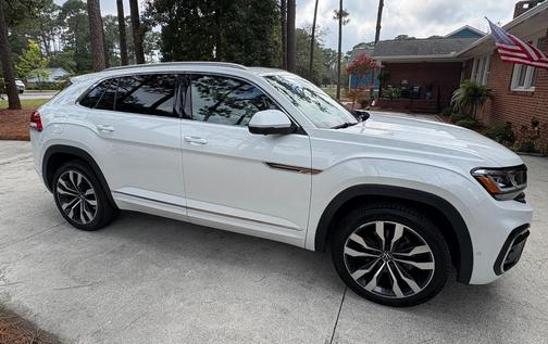 White 2022 Volkswagen Atlas Cross Sport 3.6L V6 SEL Premium R-Line