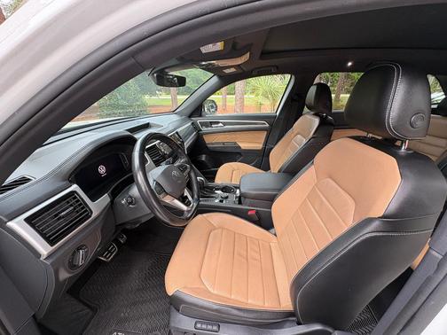White 2022 Volkswagen Atlas Cross Sport 3.6L V6 SEL Premium R-Line
