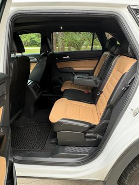 White 2022 Volkswagen Atlas Cross Sport 3.6L V6 SEL Premium R-Line