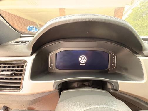 White 2022 Volkswagen Atlas Cross Sport 3.6L V6 SEL Premium R-Line