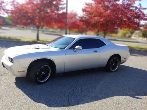 Silver 2010 Dodge Challenger SE