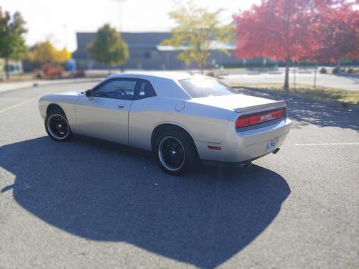Silver 2010 Dodge Challenger SE