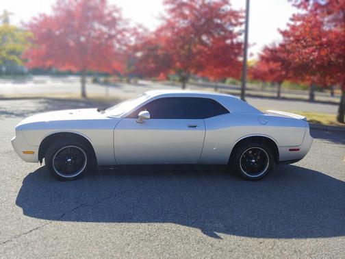Silver 2010 Dodge Challenger SE