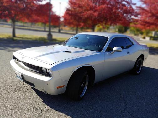 Silver 2010 Dodge Challenger SE