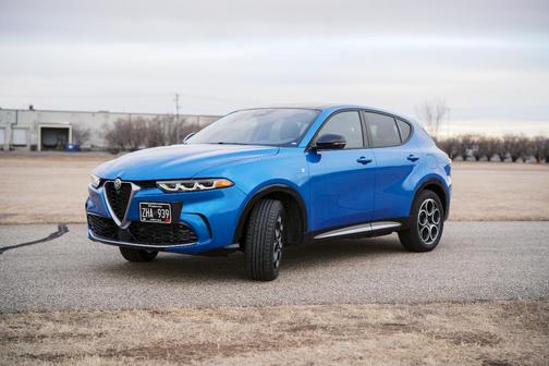 Blue 2024 Alfa Romeo Tonale Ti