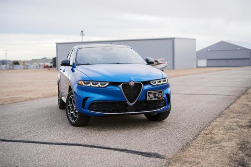 Blue 2024 Alfa Romeo Tonale Ti