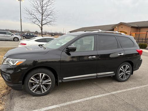 Black 2019 Nissan Pathfinder Platinum
