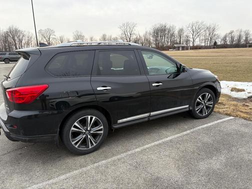Black 2019 Nissan Pathfinder Platinum