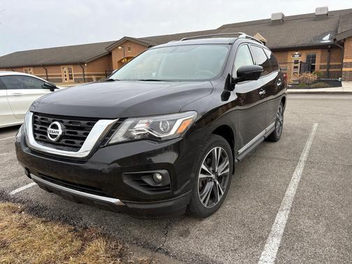 Black 2019 Nissan Pathfinder Platinum