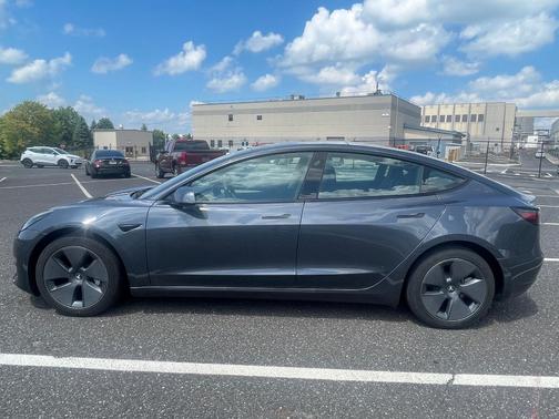 Gray 2022 Tesla Model 3 Long Range