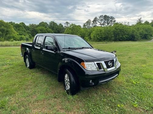 Black 2019 Nissan Frontier SV