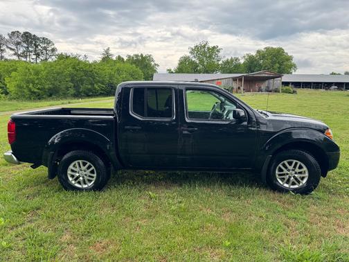 Black 2019 Nissan Frontier SV