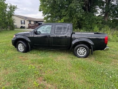 Black 2019 Nissan Frontier SV