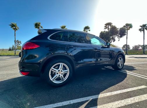 2014 Porsche Cayenne Platinum Edition