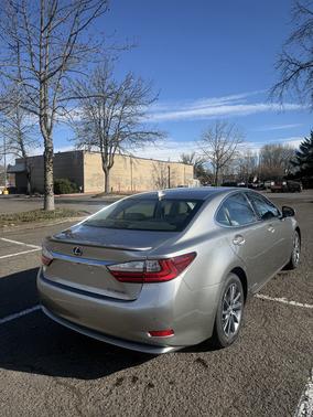 2018 Lexus ES 300h Base