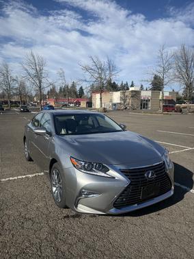 2018 Lexus ES 300h Base