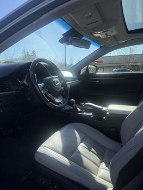 2018 Lexus ES 300h Base