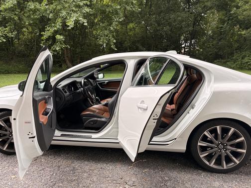 White 2015 Volvo S60 T6 Platinum